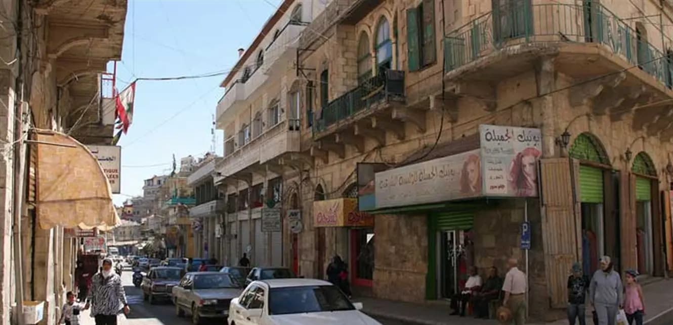 مداهمة منزل وسط إطلاق نار