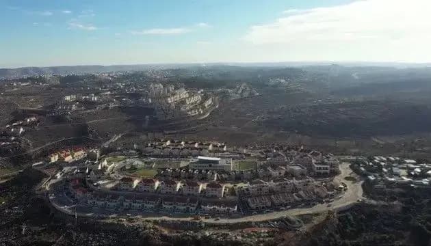 رسمياً.. إسرائيل توافق على مشروع استيطاني لـ"تقسيم الضفة"