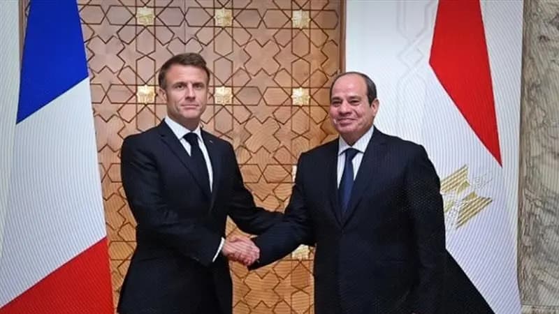 اتصال هاتفي بين السيسي وماكرون.. هذه تفاصيله