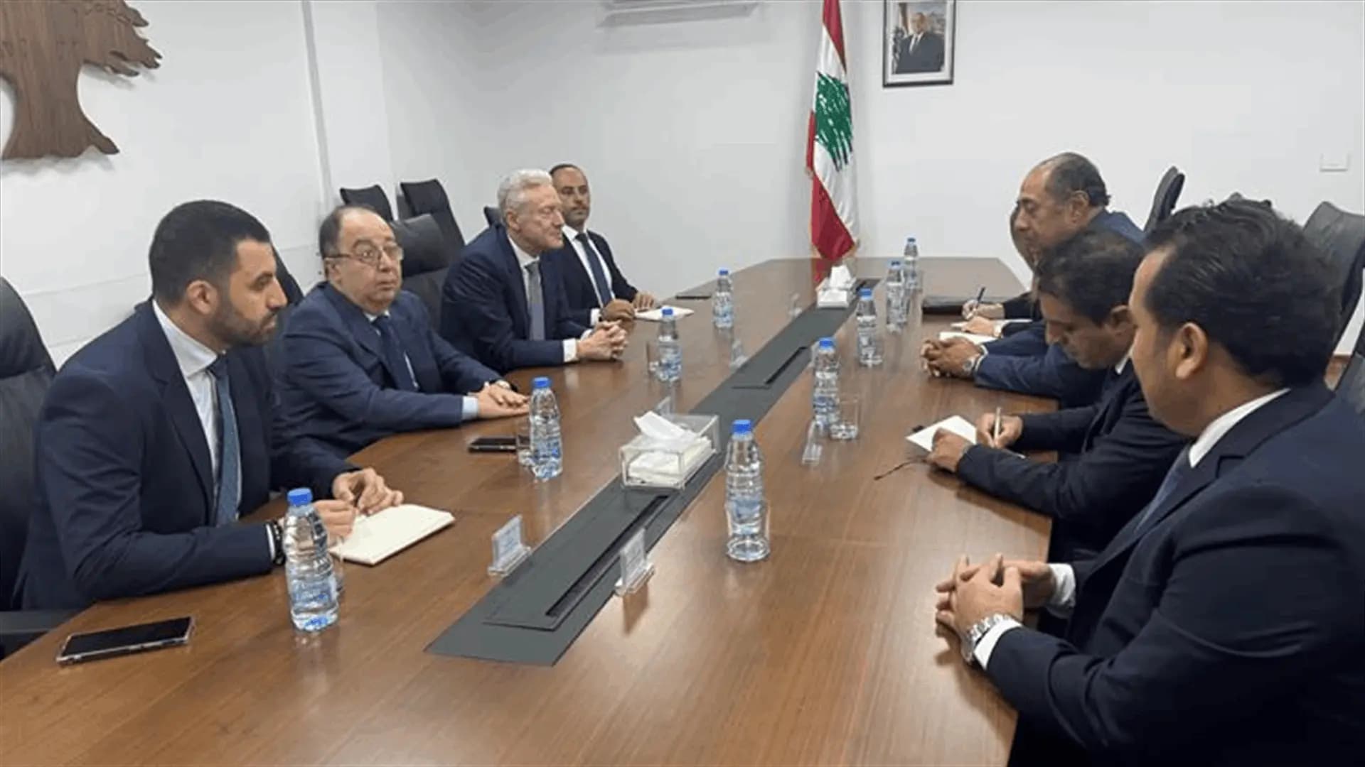 رجي يستقبل زكي: الحكومة تسعى بكل حكمة لمعالجة مسألة حصر السـ.ـلاح