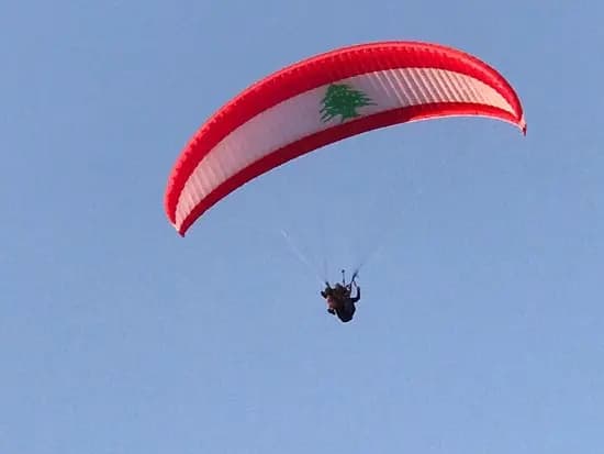 "الشباب والرياضة" تنظّم ترخيص أنشطة الطيران الحر