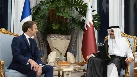 المستجدات الإقليمية بين أمير قطر وماكرون