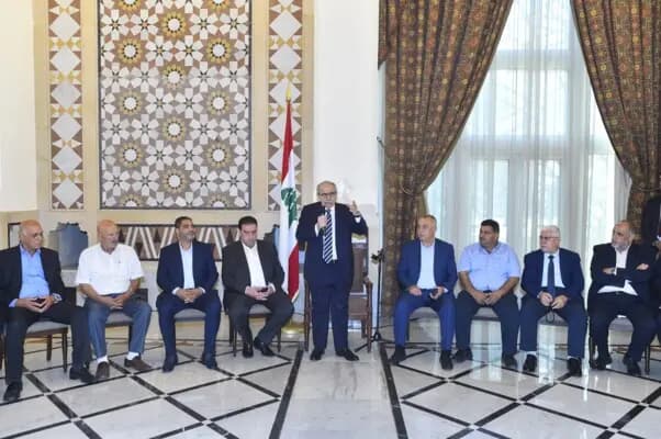 "إنماء المنطقة يبدأ من مطار القليعات".. سلام يستقبل وفدًا من عكار