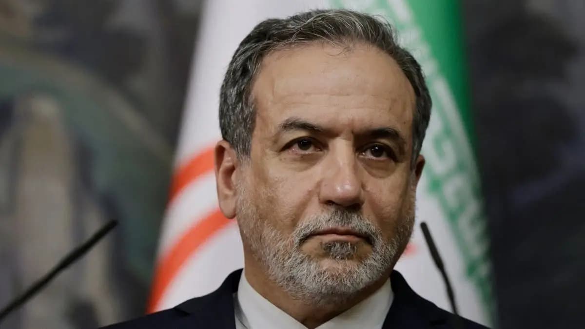 "قرار الترويكا مرفوض".. عراقجي: مستعدون للحوار