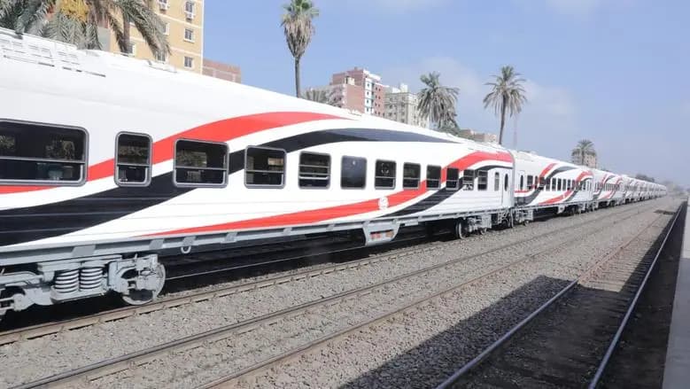 بعد حادث القطار المروع.. وزير مصري يتوعد المتسببين