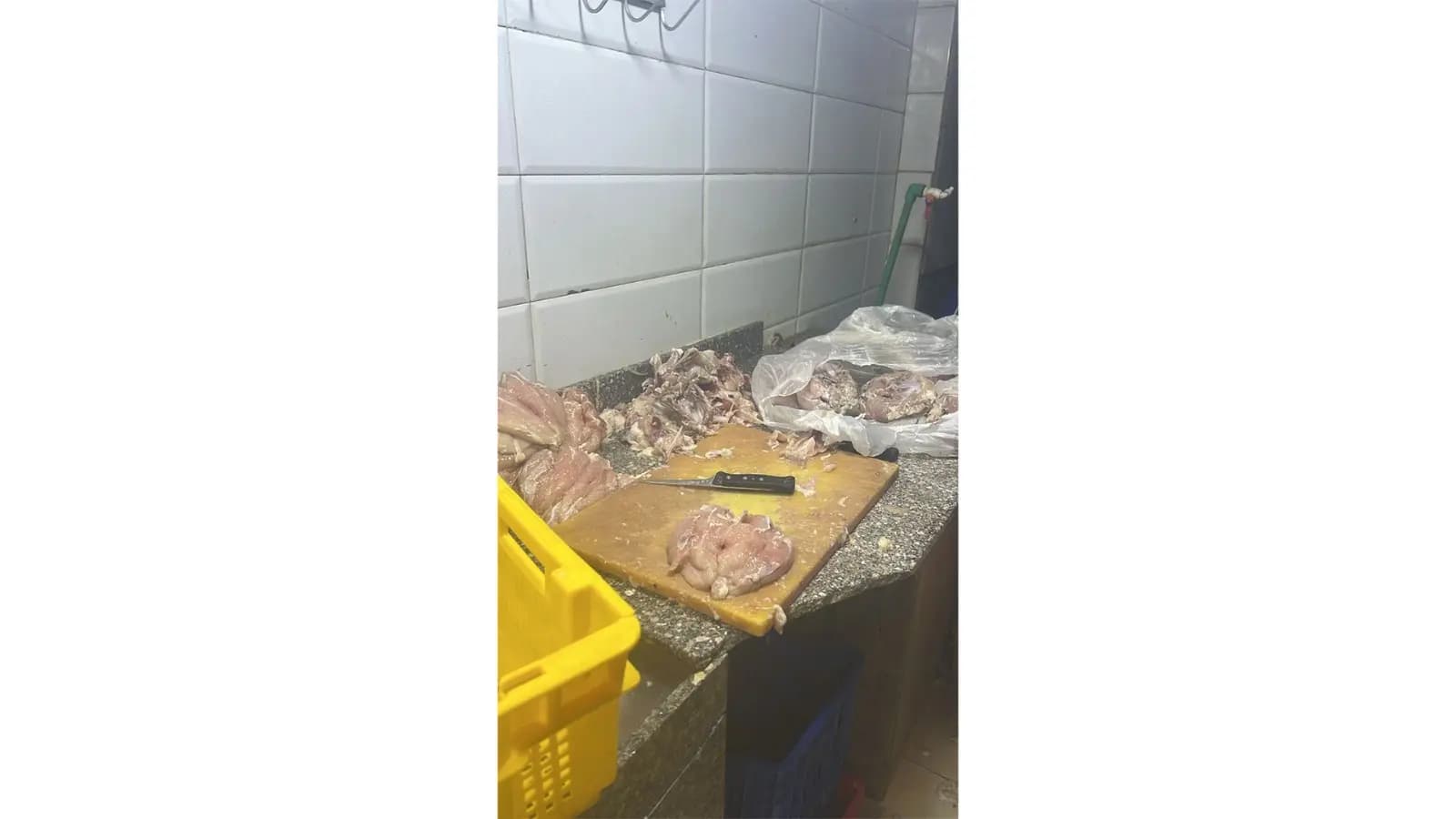 لحوم مزدوجة الوجه.. سليمة نهارًا وفاسدة بالليل
