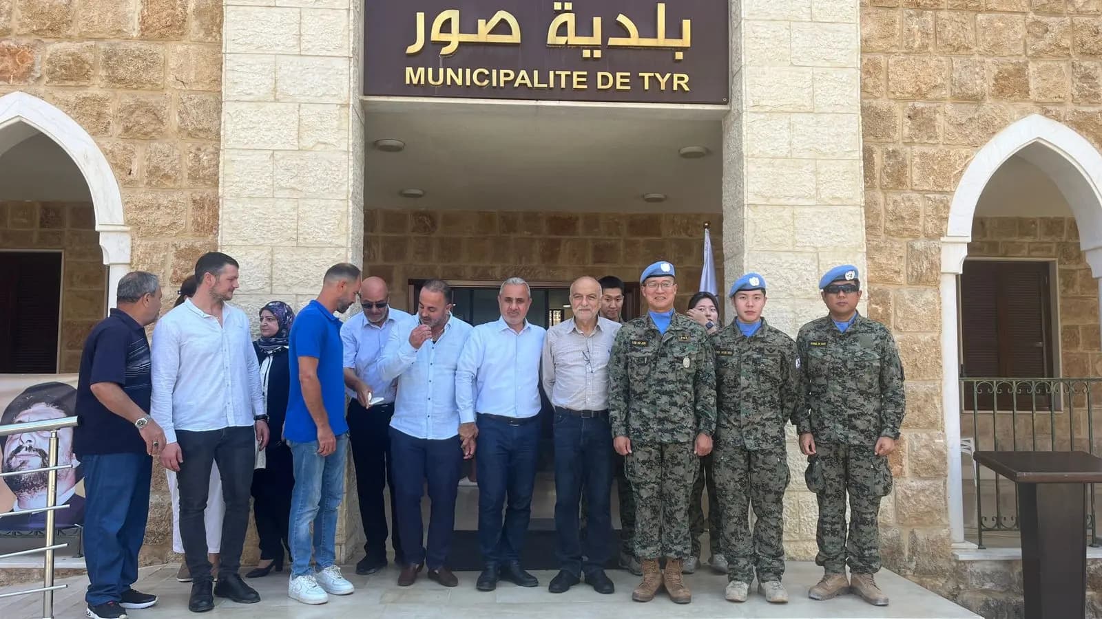 الكتيبة الكورية تنجز مشروع إنارة شاطئ صور الجنوبي بالطاقة الشمسية