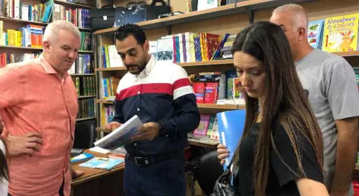 أبو حيدر يجول في مكتبات في صيدا ويسطر 3 محاضر ضبط
