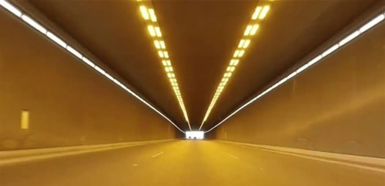 في إنجاز جديد.. إنارة أنفاق المطار بشكل كامل