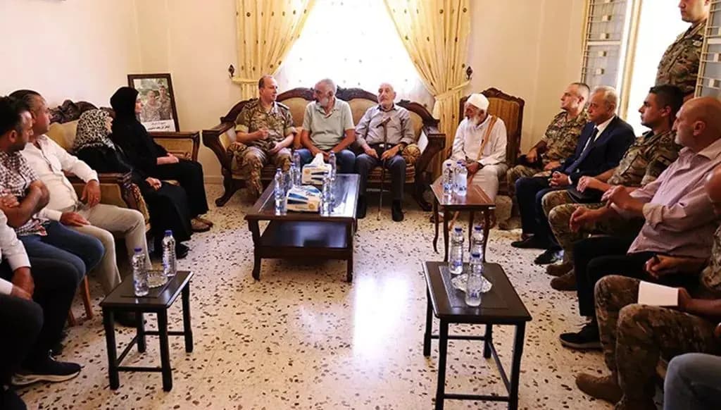 العماد هيكل يواسي عائلات الشهداء ويثمن تضحياتهم