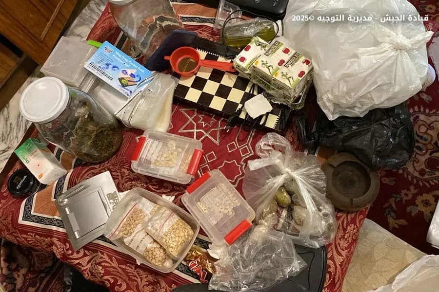 معامل مخدرات ومستودع أسلحة في قبضة الجيش