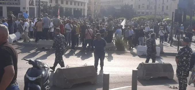 بالصور.. العسكريون المتقاعدون يحتجون