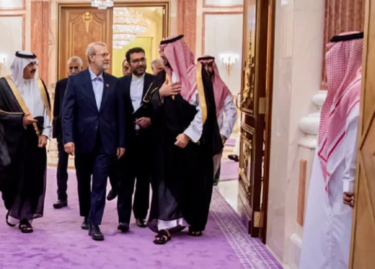 لاريجاني بعد لقاء ولي العهد السعودي: قررنا تنفيذ تعاون دفاعي بين البلدين