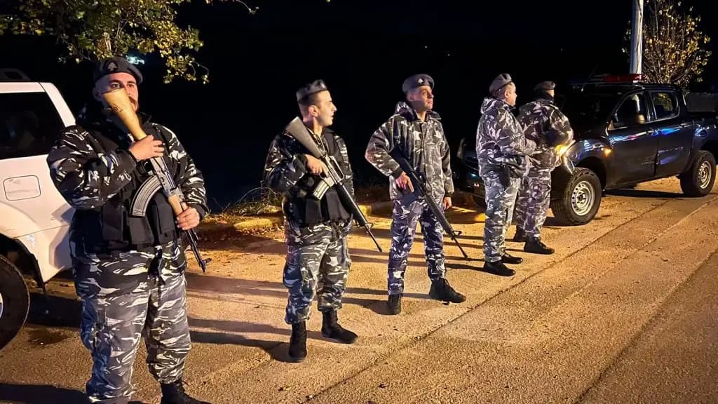 توقيف مروّج مخدّرات ومطلوبة بجرائم احتيال