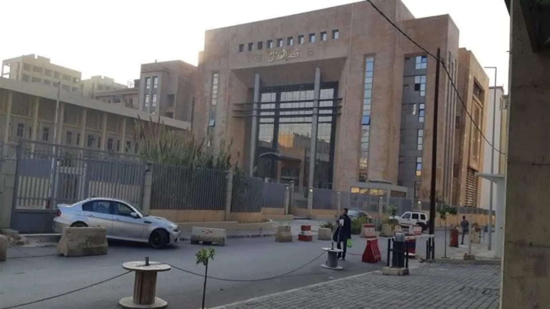 توقيف سماسرة أمام قصر العدل في هذه المنطقة.. ما ضبط بحوزتهم صادم!