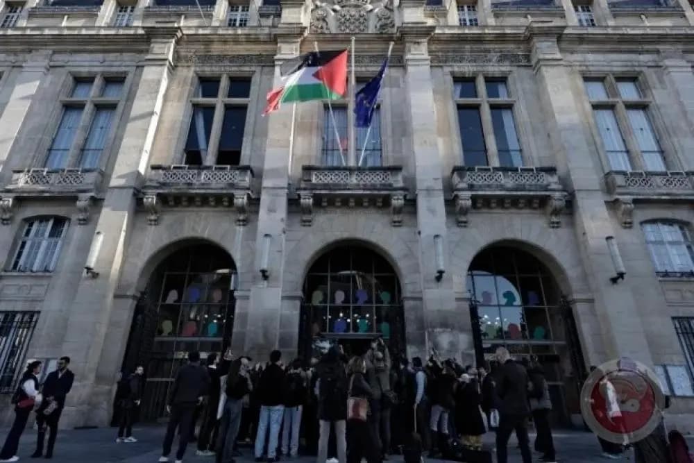 "سان دوني" ترفع العلم الفلسطيني