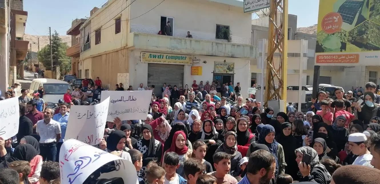 اعتصام لأهالي الموقوفين أمام بلدية عرسال!