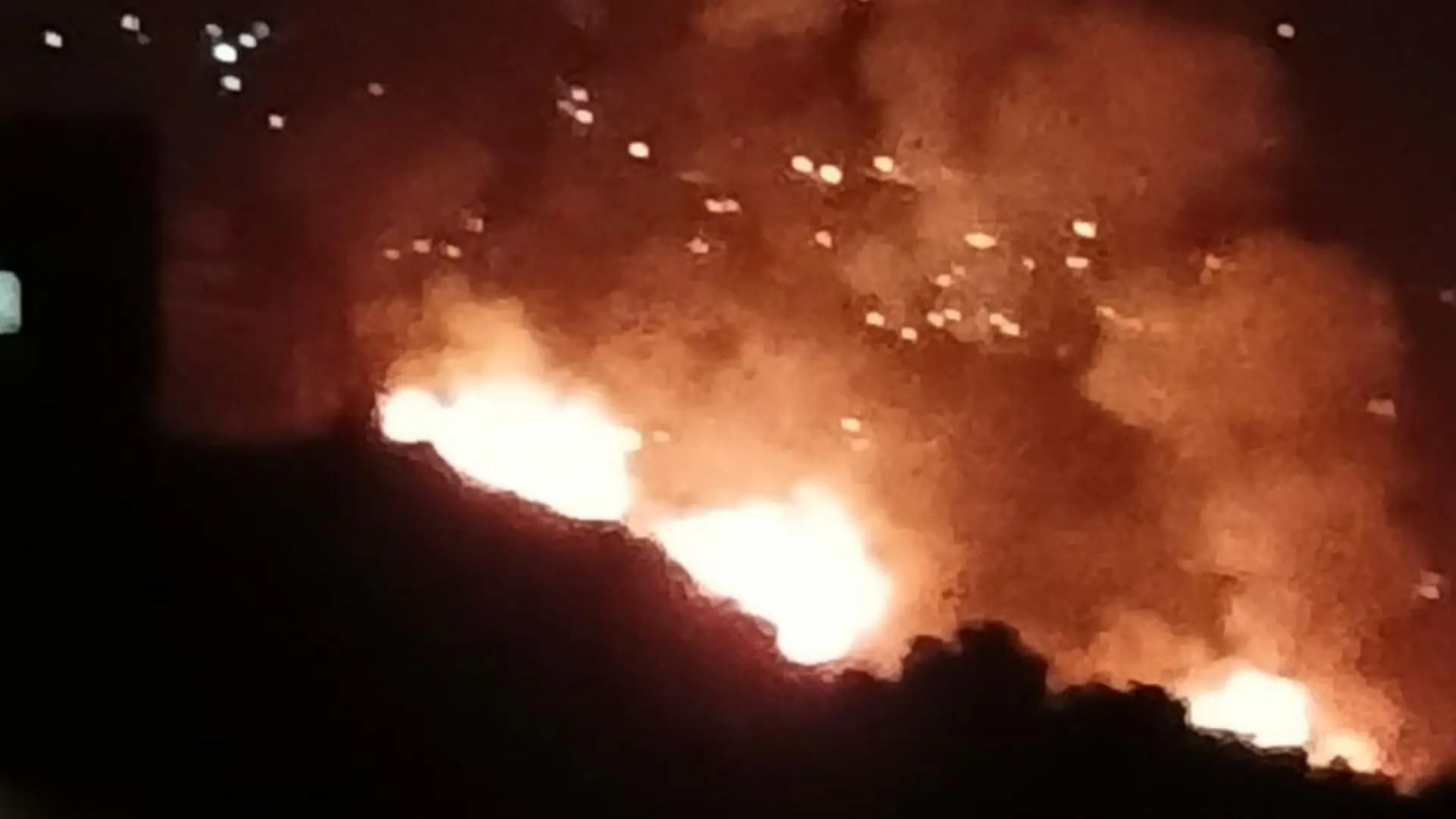 ليل صعب على فرق الإطفاء في عكار
