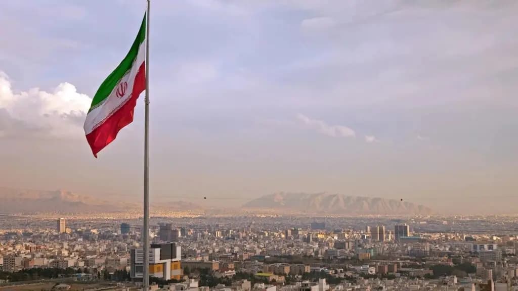 طهران تستدعي سفراءها بوجه العقوبات