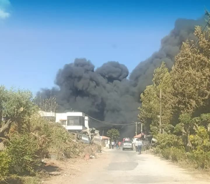 بالصور.. حريق كبير في تعنايل