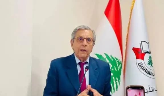 "معتوه ومريض نفسي".. كلمات كلّفت سفيرًا منصبه!