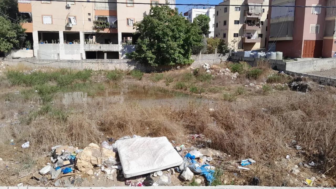 تسرب مجارٍ في تول منذ أسبوع.. والأهالي يستغيثون