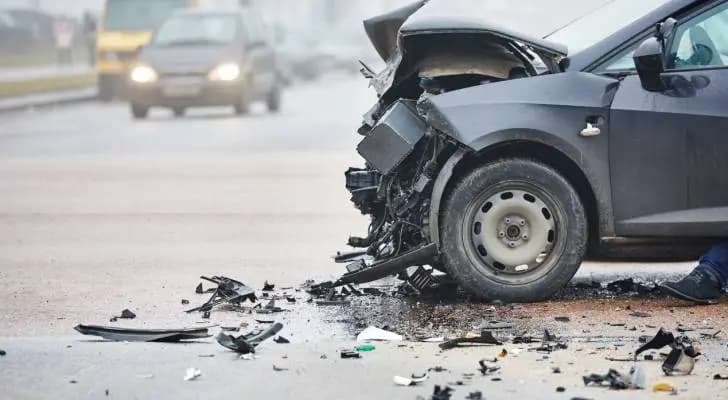 "فقد السيطرة على مركبته".. فأوقع ٧ جرحى!