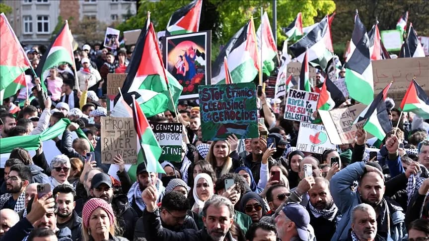 برشلونة تتضامن مع غزة: 70 ألف محتج ضد تجارة السـ. ـلاح