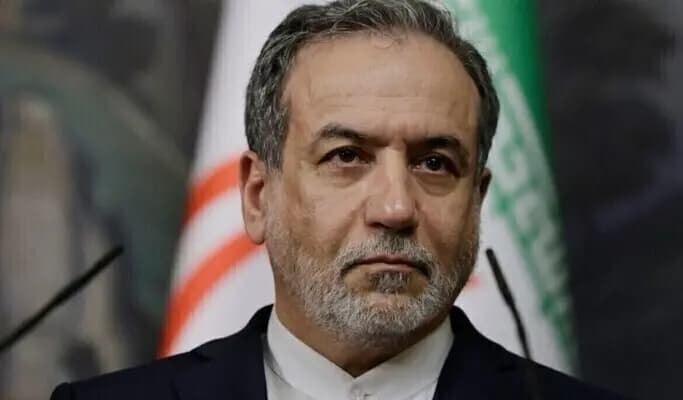 عراقجي يهاجم مذيعًا أميركيًّا