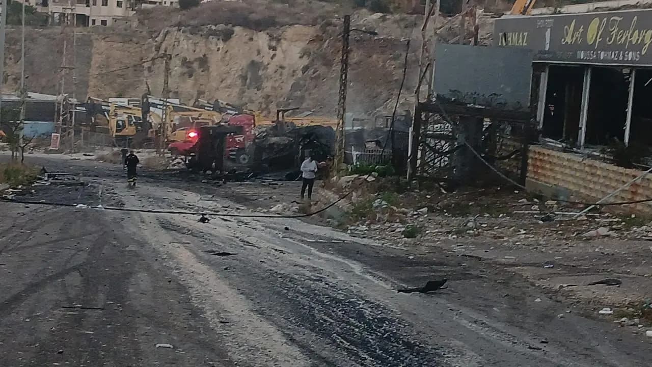 غارات عنيفة تستهدف الجنوب فجرًا.. ودمار مئات الآليات