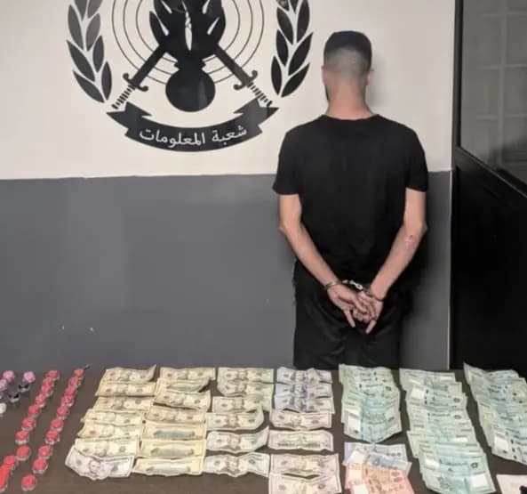 "بالجرم المشهود".. توقيف مُروِّج مخدرات!