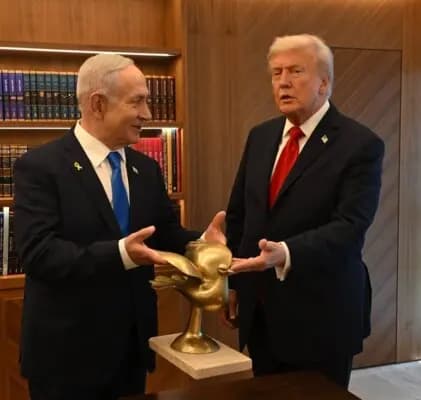 نتنياهو يمنح ترامب "حمامة"!