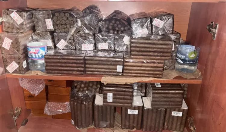 "الريجي" تضبط أكبر مستودع لتزوير السيجار