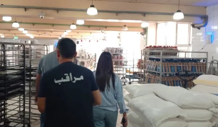 جولة رقابية على أفران العباسية.. إنذارات وسحب عينات للفحص