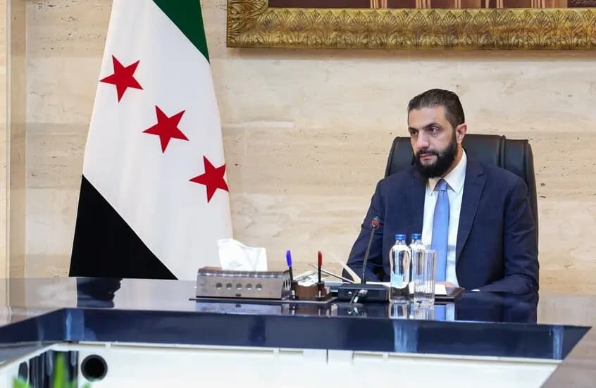 الشرعُ في موسكو.. قراءةٌ في كواليسِ الزيارةِ بين البراغماتيةِ السوريةِ والواقعيةِ الروسية