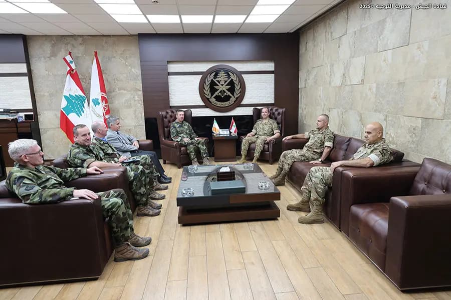 هيكل يستقبل قائد القوات الدفاعية الإيرلندية