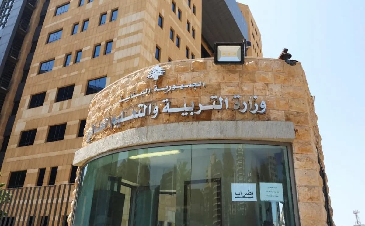 قرار تسجيل السوريين يثير الجدل.. والتربية ترد