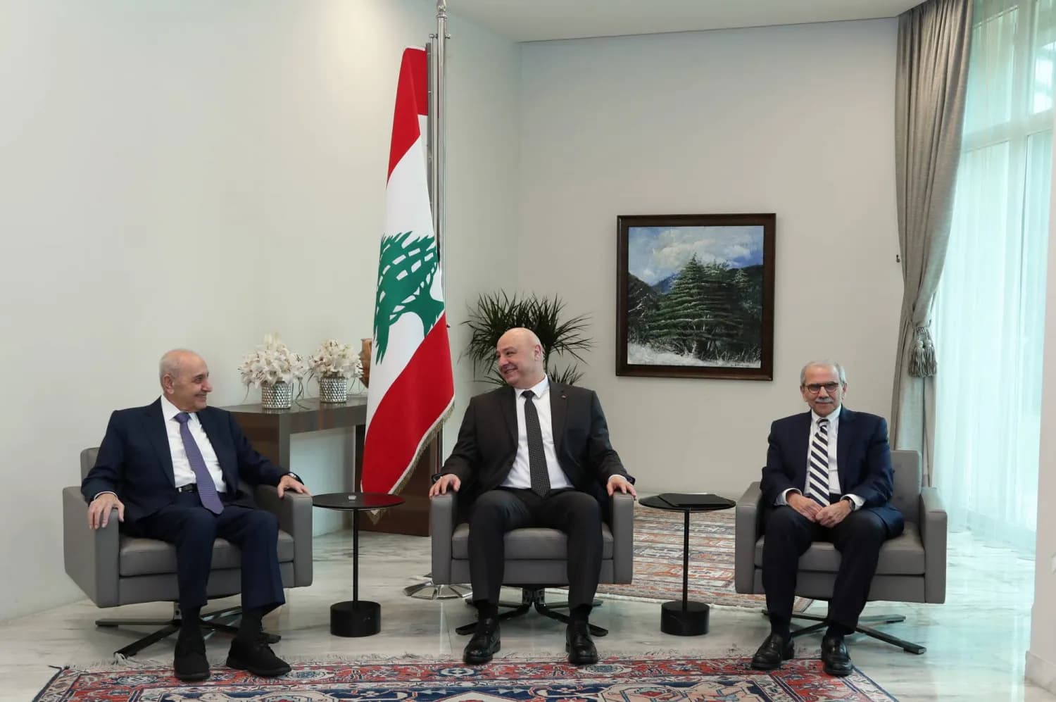 لبنانُ الرَّسميّ يسأل: هل مفيدٌ وضعُ كلّ الأوراقِ في السَّلّةِ الأميركيّة؟