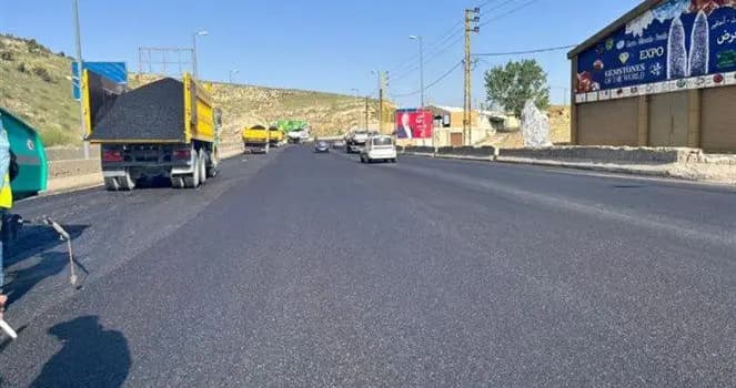 لتعزيز السلامة المرورية.. تركيب عواكس ضوئية على طريق ضهر البيدر