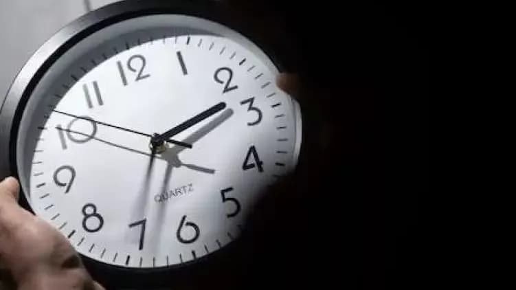 "الليل يخطف ساعة".. وبيان من الحكومة