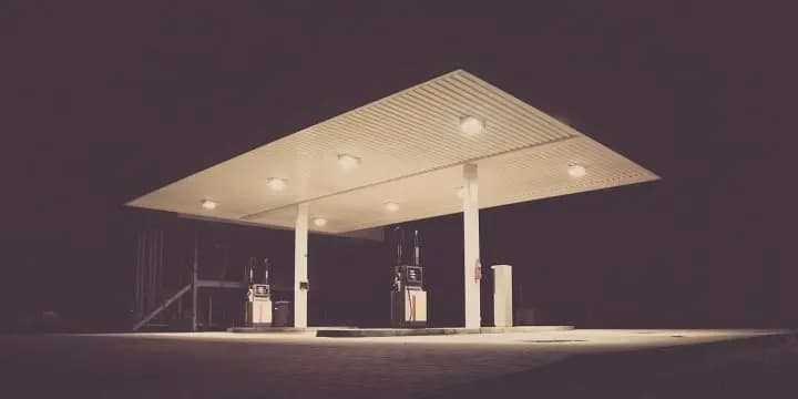 محطات الوقود .. إلى أين؟