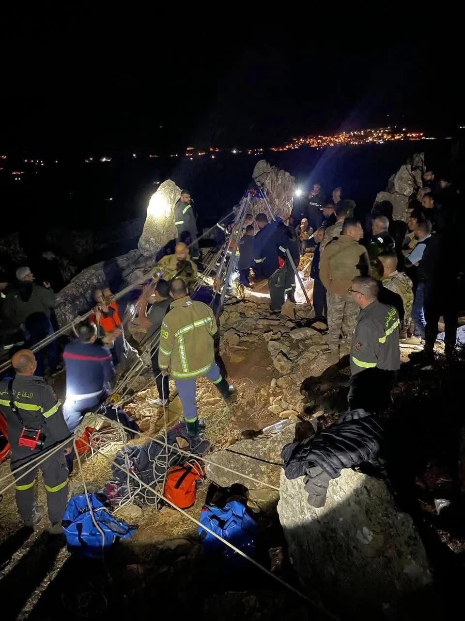 انتشال جثتين من نفق قيد الحفر في بعلول