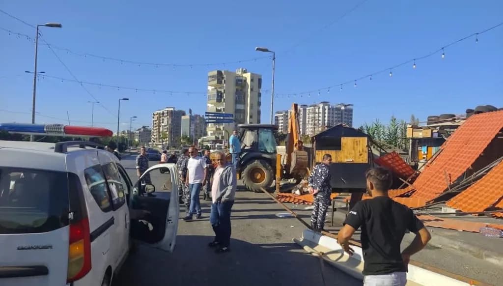 من شكا إلى المدفون.. إزالة الأكشاك على جوانب الأوتوستراد