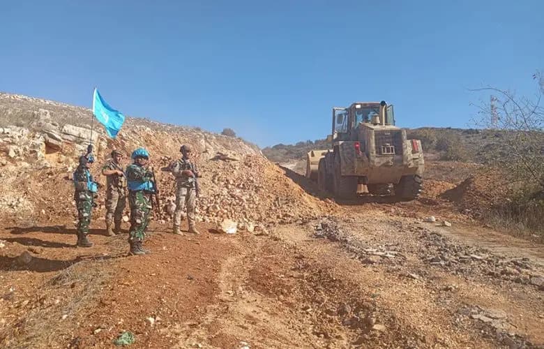 الجيش يزيل ساترًا ترابيًّا في خراج بلدة مركبا