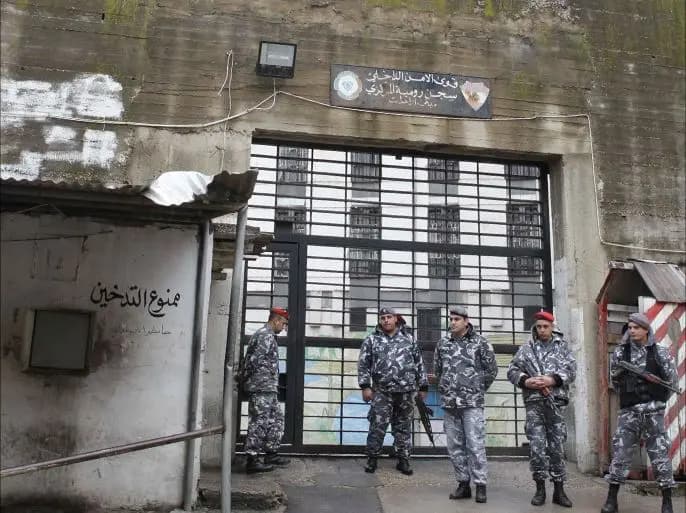 بالصورة: هكذا حاولوا تهريب هواتف للسجناء في رومية!