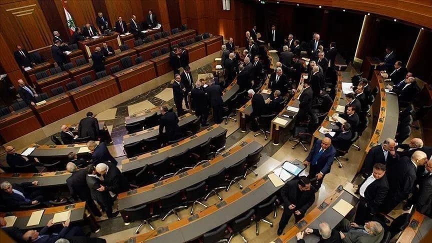 موازنة "الأعمال المعتادة" تقتطع من الإقتصاد الشرعي لتمويل "أزلام" السياسيين في الإدارات