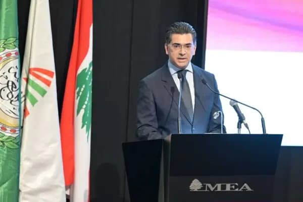شهادات تقدير.. وتوجيهات واثقة من وزير الإعلام