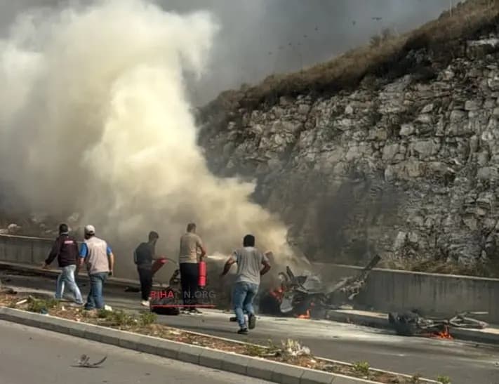 بالصور.. استهداف سيارة على هذا الطريق جنوبًا