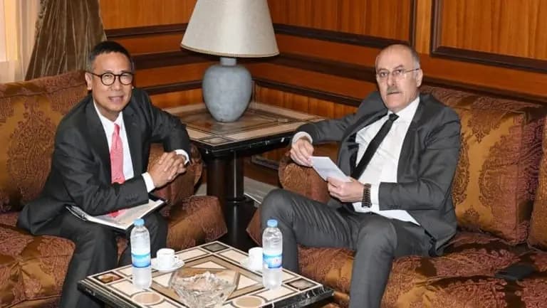 عبدالله يستقبل سفير إندونيسيا في زيارة تعارف