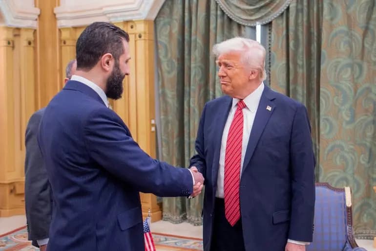 "الشرع وترامب".. لقاء بعيد عن الإعلام!